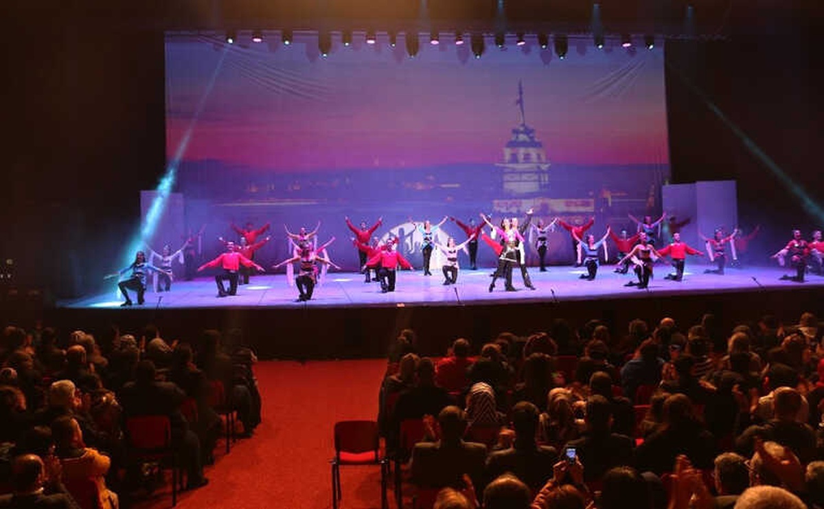 Büyükşehir Personeli Anadolu Ateşi Gösterisinde Buluştu