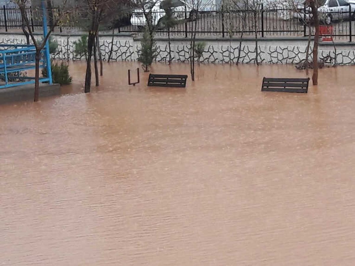 Dere Taştı Okul Bahçesi Gölete Döndü