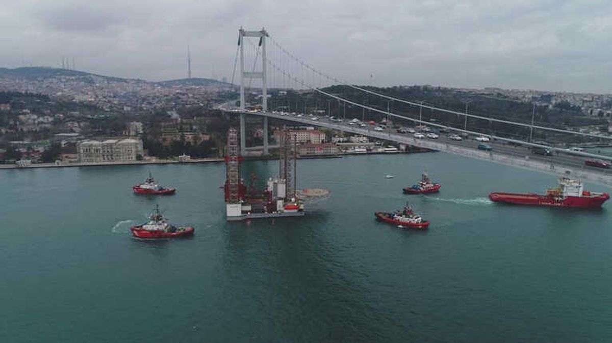 Dev Petrol Platformu 15 Temmuz Şehitler Köprüsü\'nden Geçti