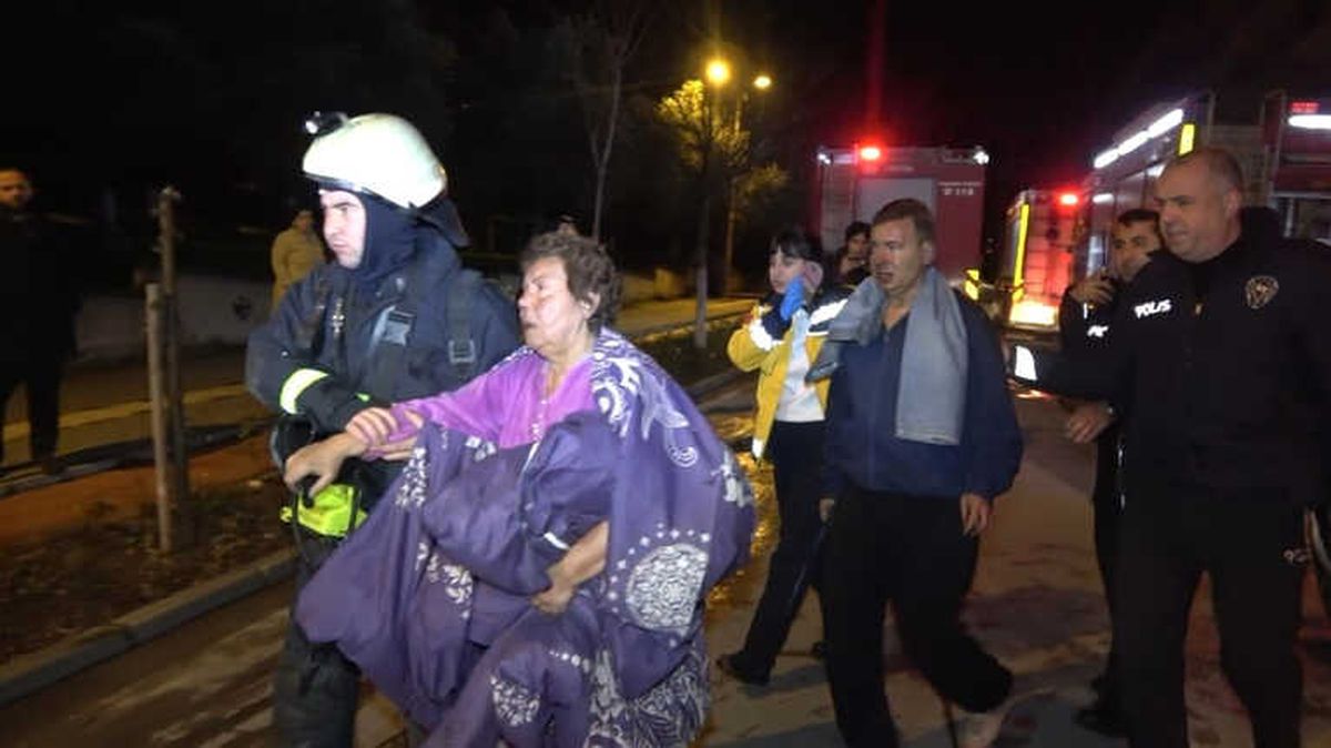 Dumanların Arasında Kurtarılmayı Beklediler