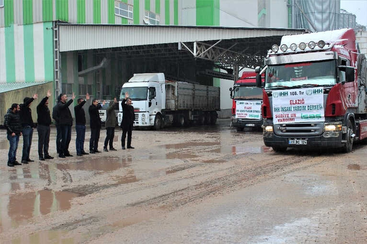 Elazığ\'dan Suriye\'ye 10 Tır Un Gönderildi