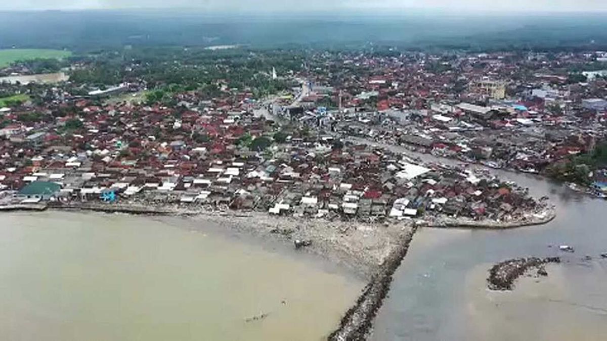 Endonezya\'daki Tsunaminin Etkisi Drone ile Görüntülendi