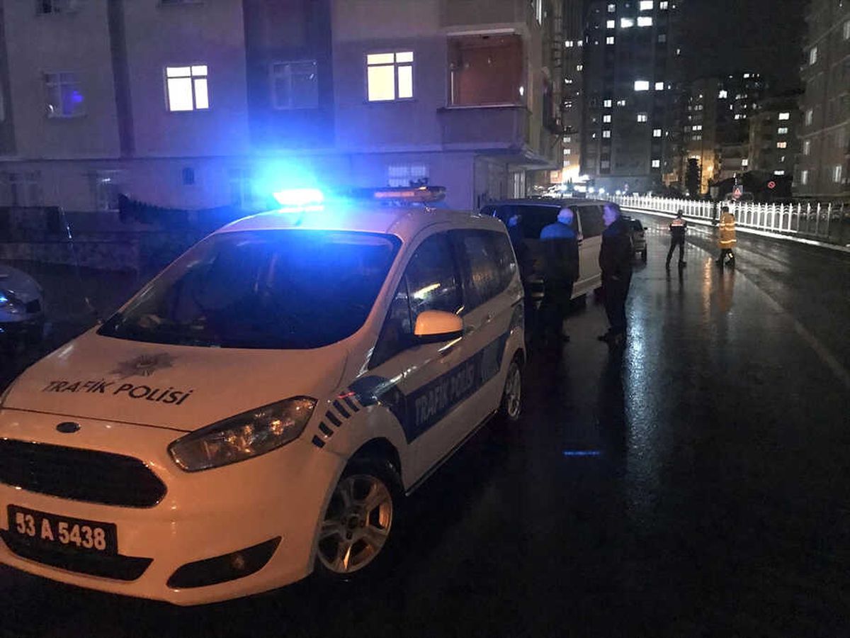 Güncelleme - Rize\'de Minibüs Yayalara Çarptı: 1 Ölü, 1 Yaralı