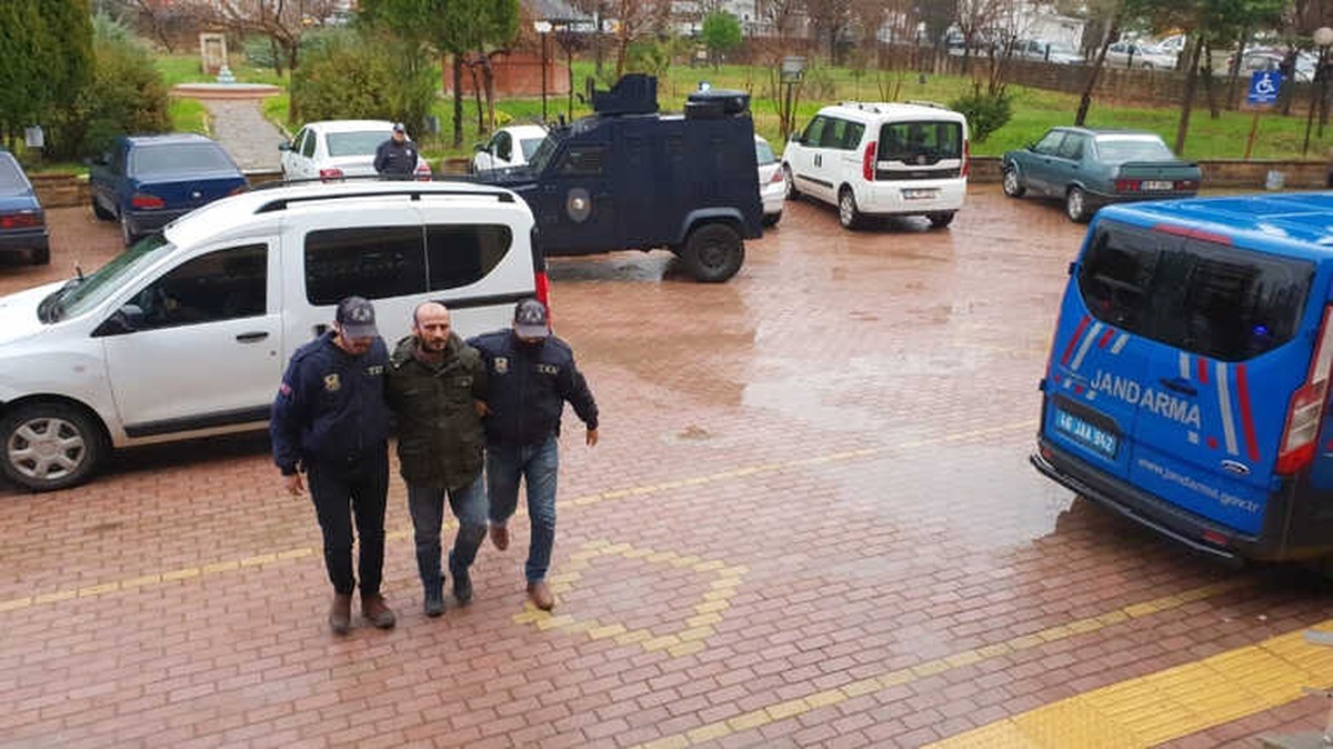 Hdp\'li Başkanın Evinden Fetö Yayınları Çıktı