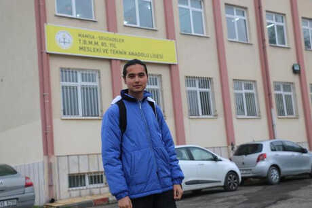 İç Savaştan Kaçan Afgan Gencin Hayali Doktor Olmak