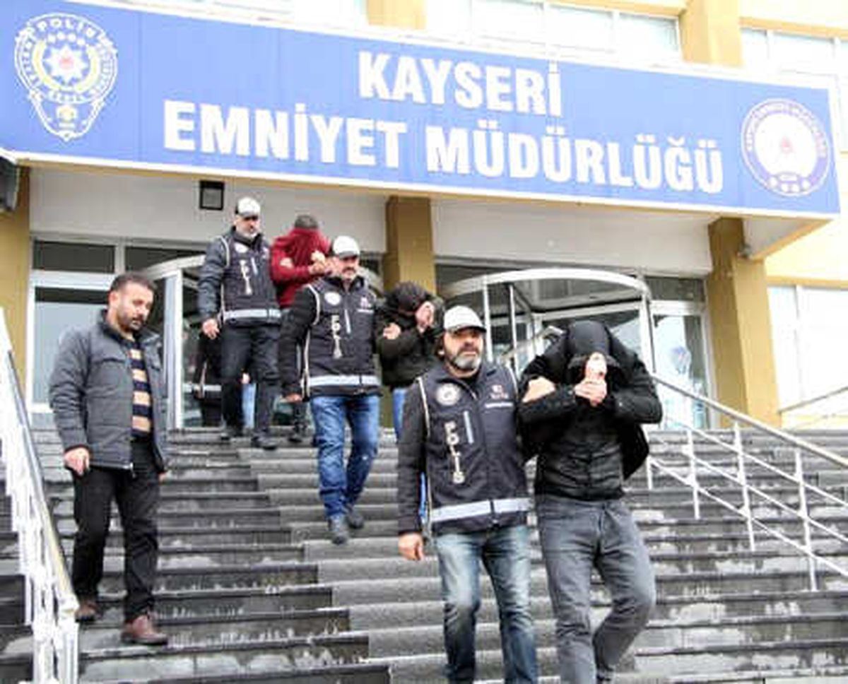 Kayseri Merkezli 5 İlde Kaçak İçki Operasyonu (2)