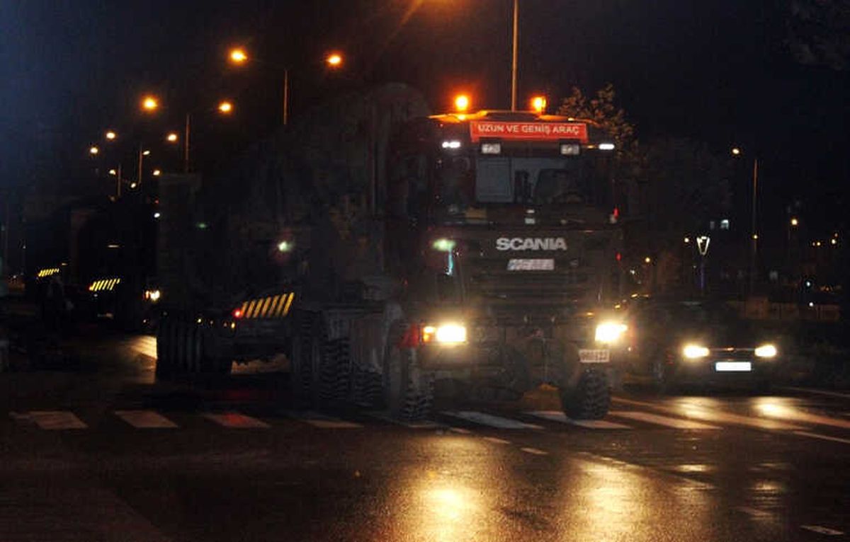 Kilis\'ten Münbiç\'e Tank Sevkiyatı