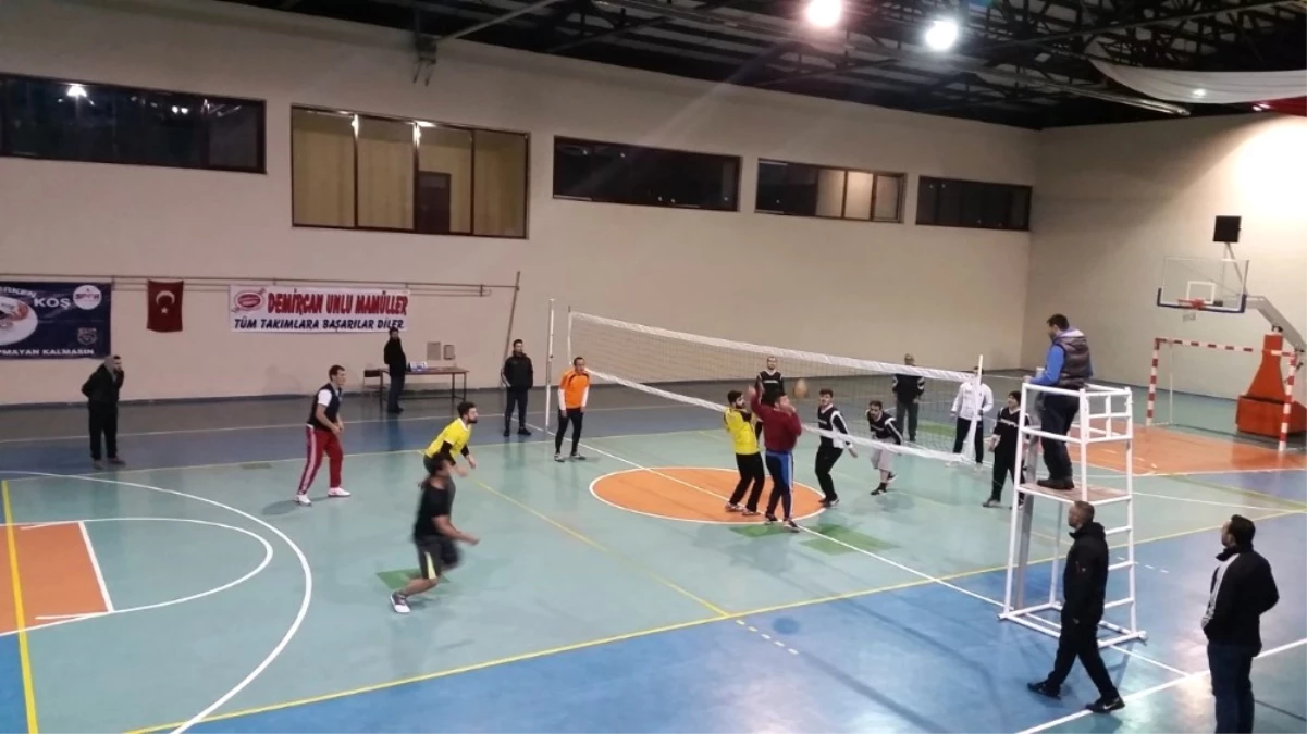 Kulu\'da Kaymakamlık Voleybol Turnuvası Gelirleri Yemen\'e Gönderildi