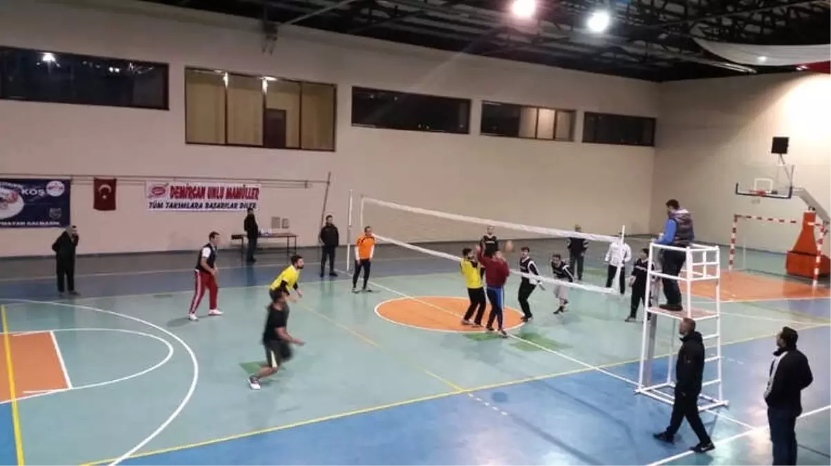 Kulu\'da Kaymakamlık Voleybol Turnuvası Gelirleri Yemen\'e Gönderildi