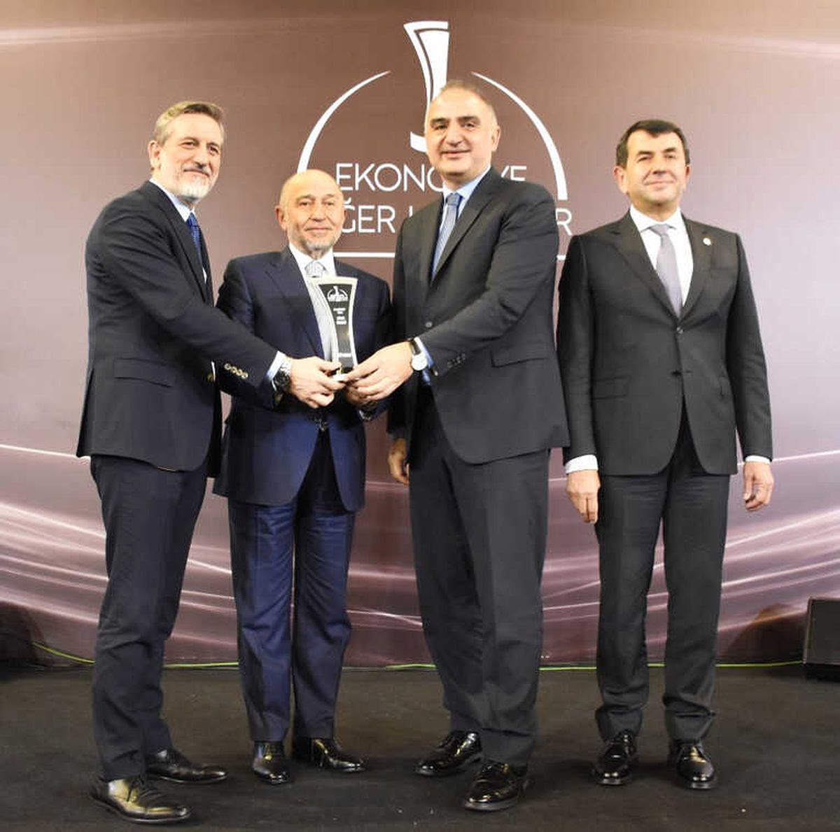 Limak Enerji\'ye İki Ödül Birden