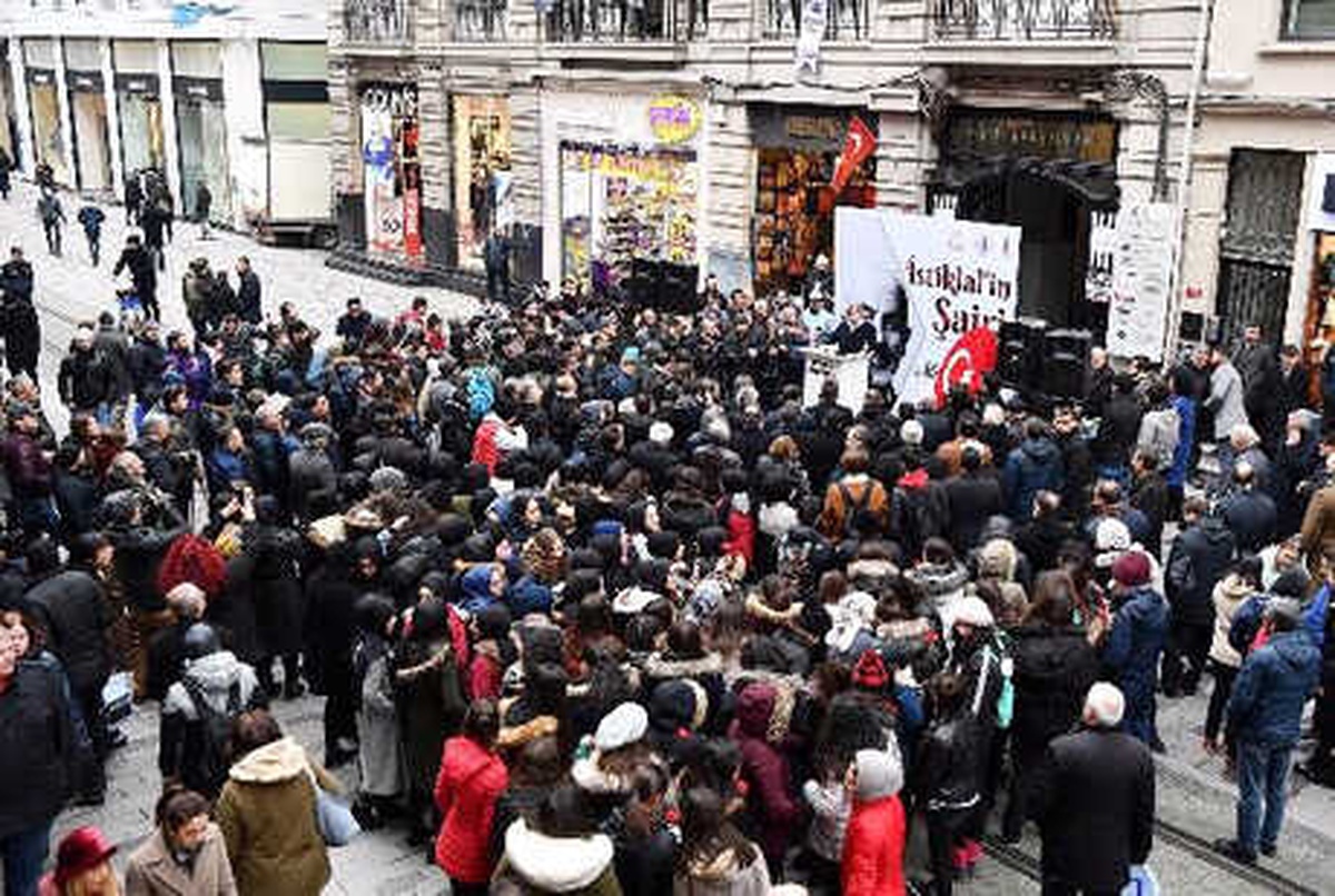 Milli Şair İstiklal Caddesi\'nde Anıldı