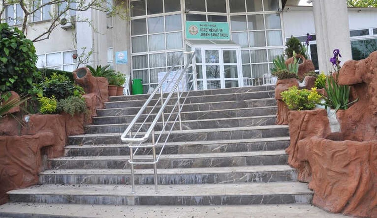 Öğretmenevine Tadilat Yapılıyor