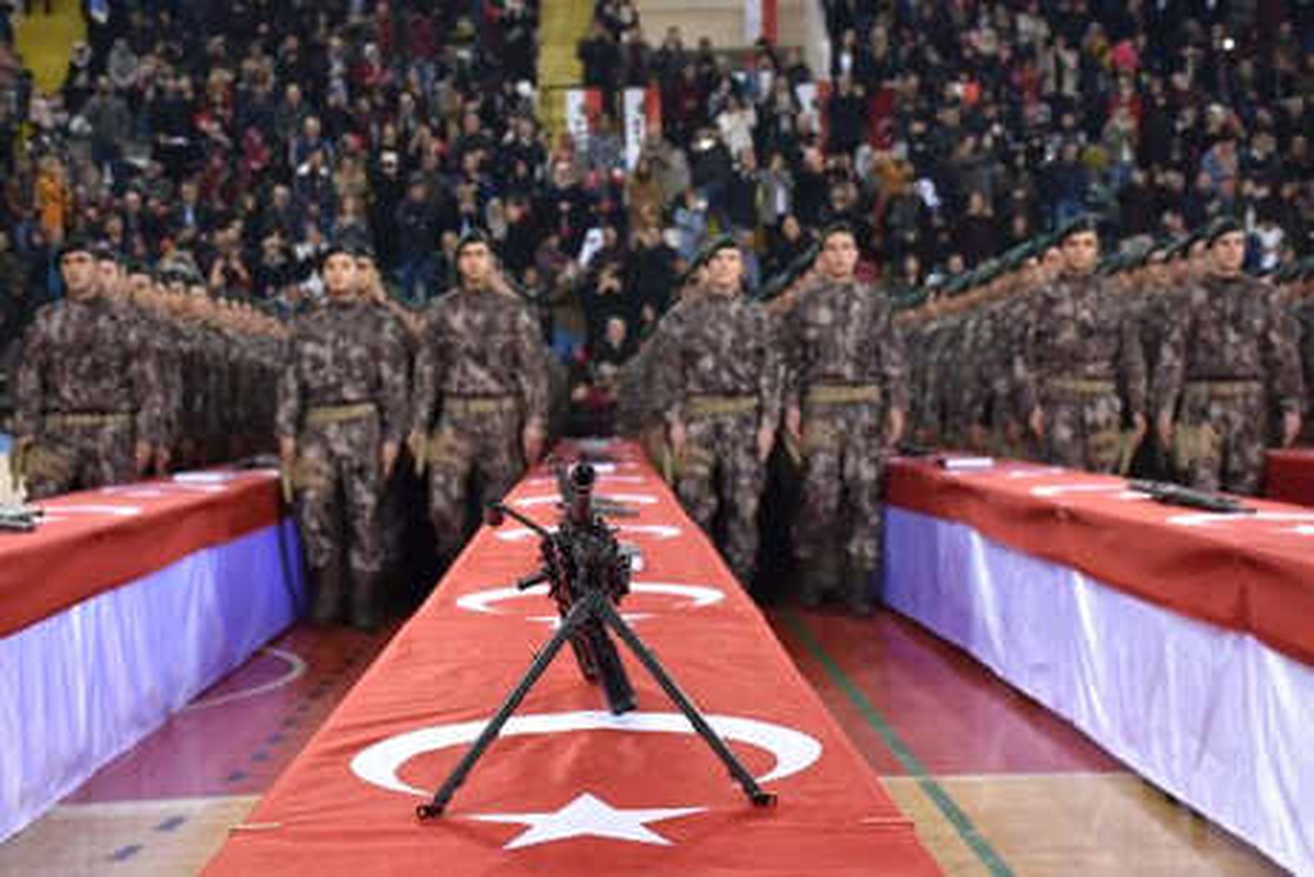 Özel Harekat Polislerinin Mezuniyet Coşkusu