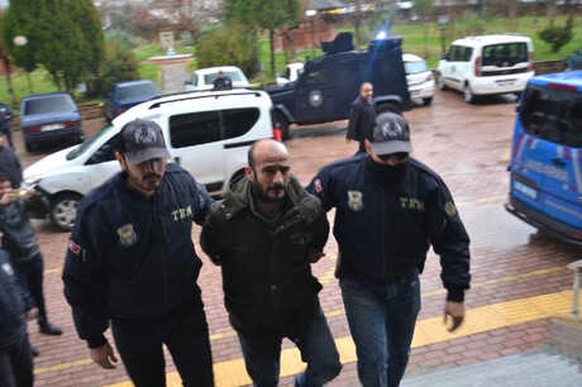 PKK Şüphelisi Hdp İlçe Başkanının Evinden Fetö Dergileri Çıktı