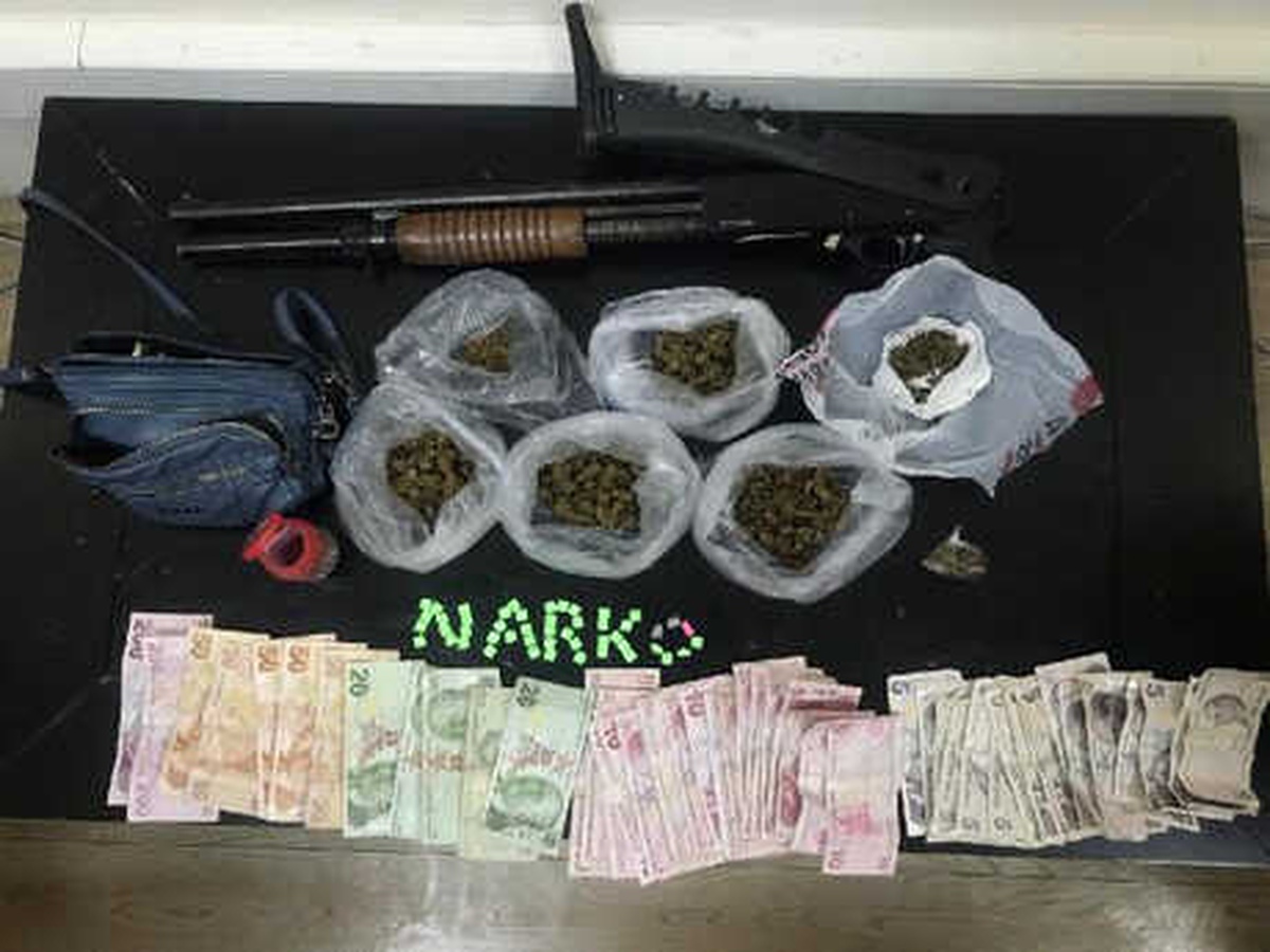 Polisler Gelince Uyuşturucu Maddeyi Yanan Sobaya Attı