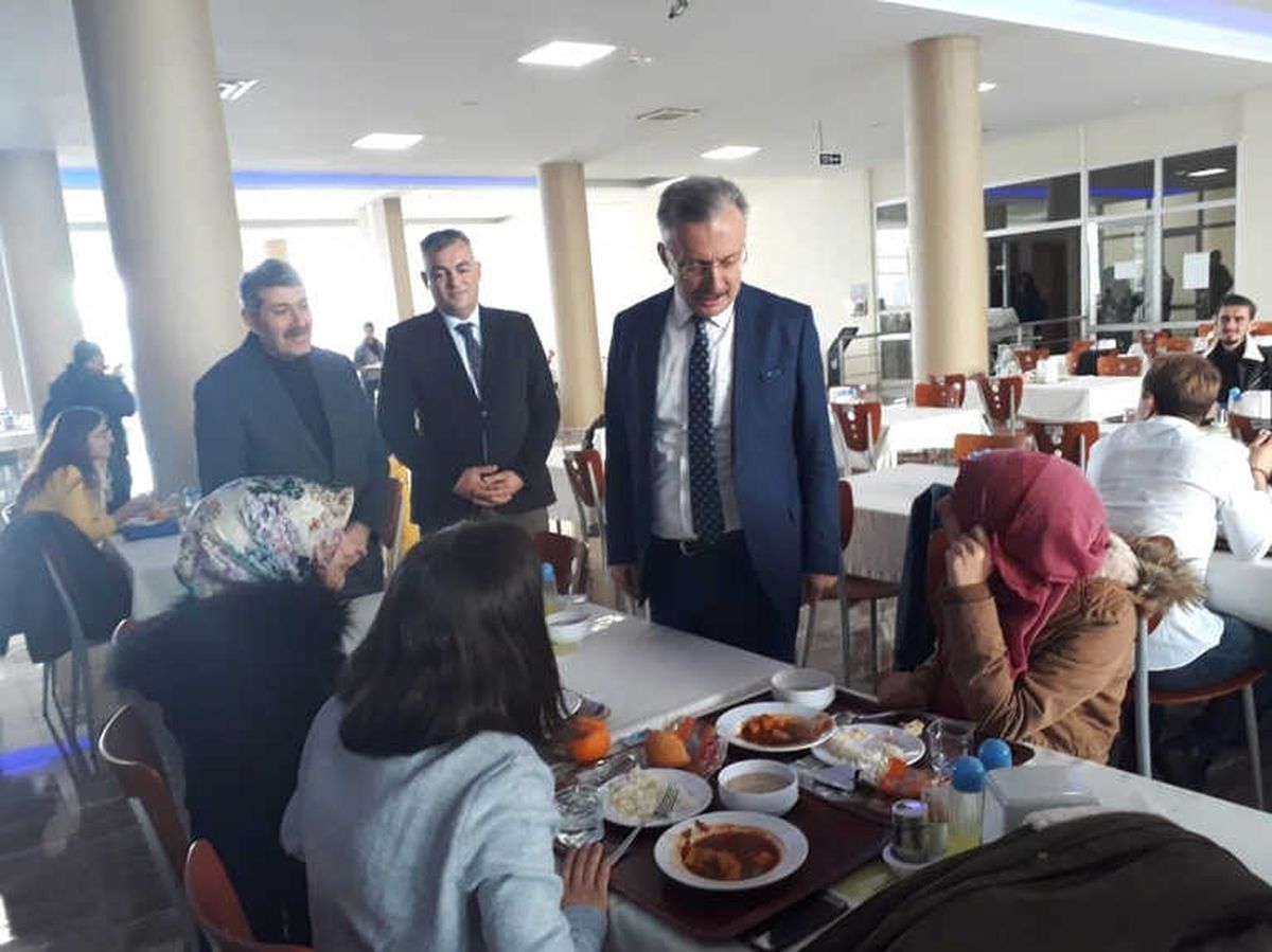 Rektör Akın Levent, Öğrencilerle Biraraya Geldi