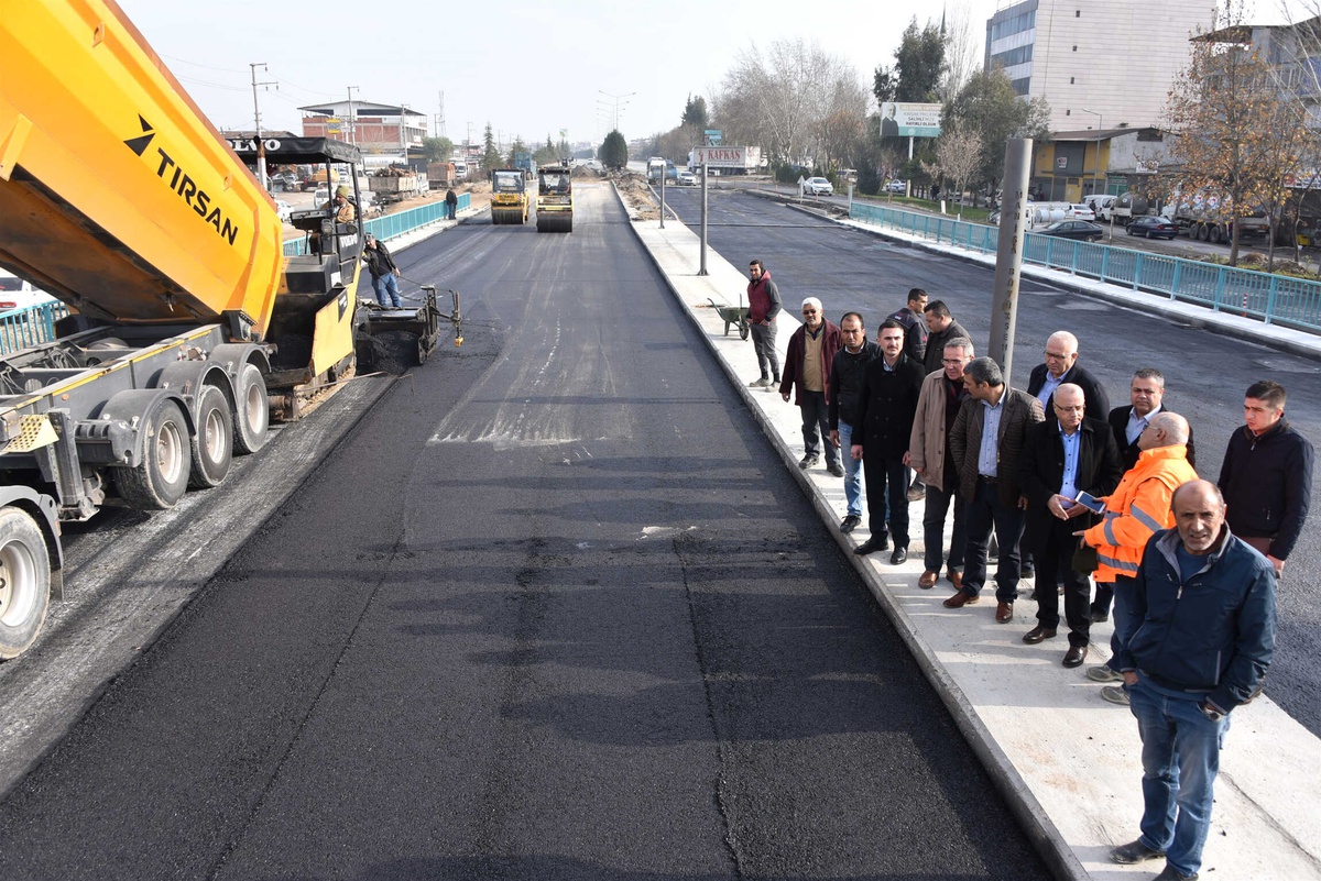 Salihli\'de Köprülü Kavşağa Asfalt Atılıyor