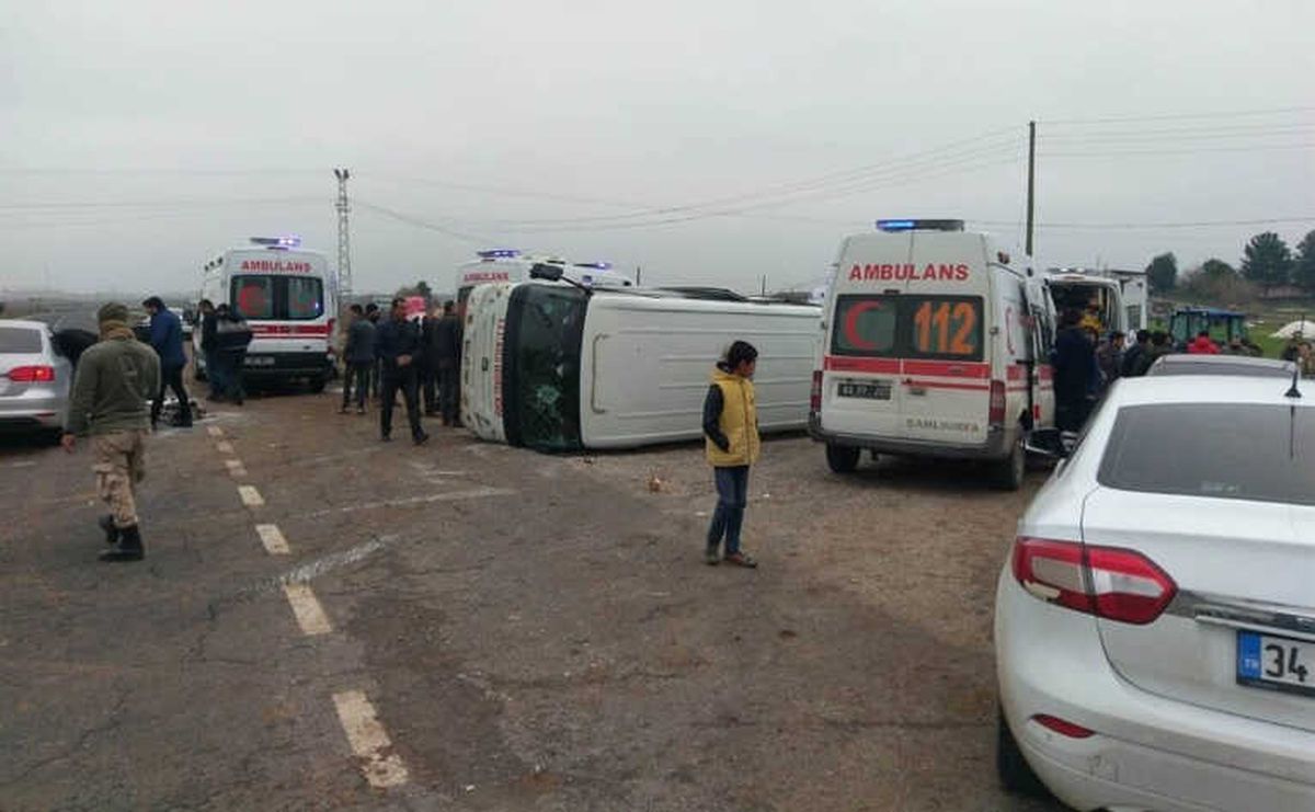 Şanlıurfa\'da Öğrenci Servisi Devrildi: 8 Yaralı