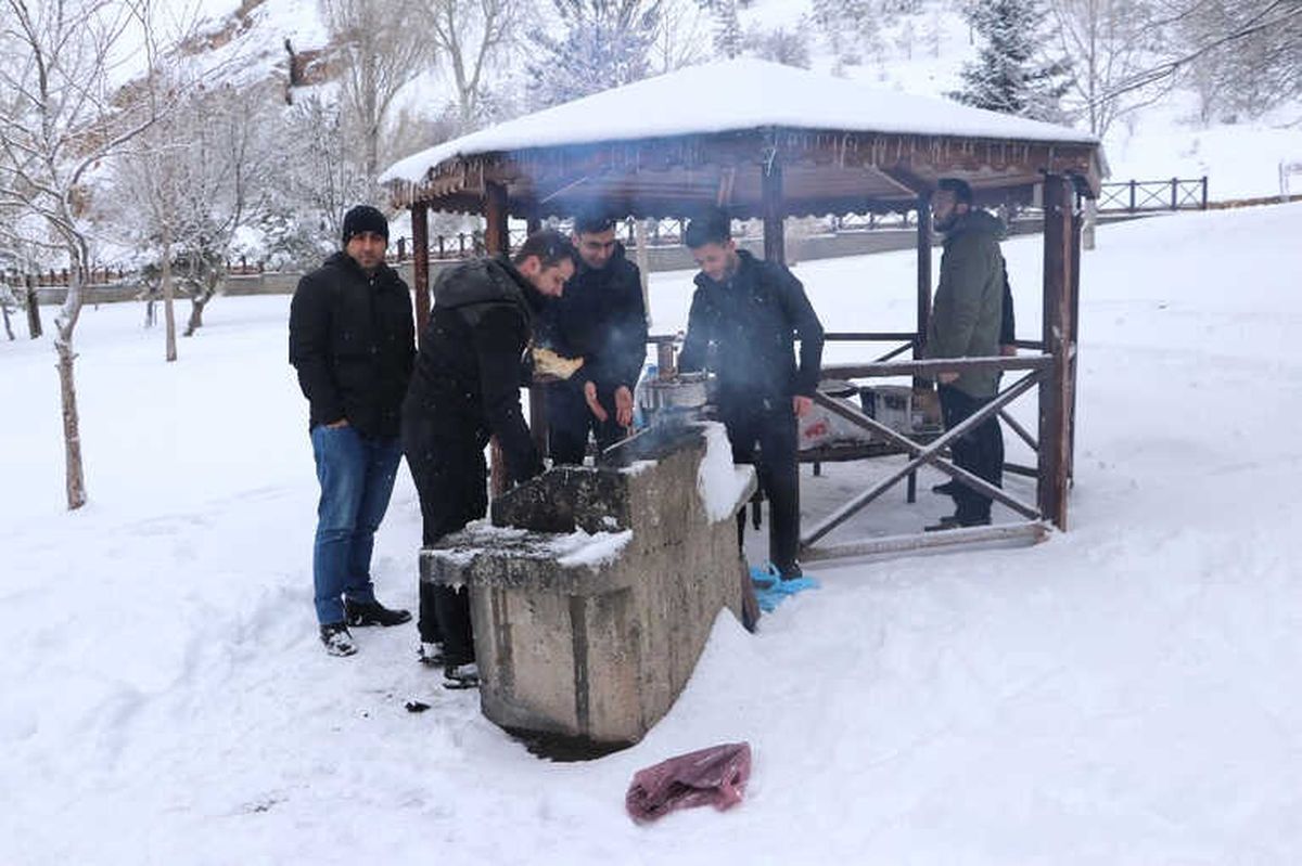 Sivaslıların Karda Mangal Keyfi
