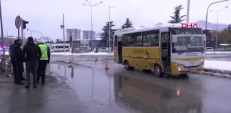 Tokat Öğrenci Servisi Kavşakta Halk Otobüsüyle Çarpıştı: 12 Yaralı