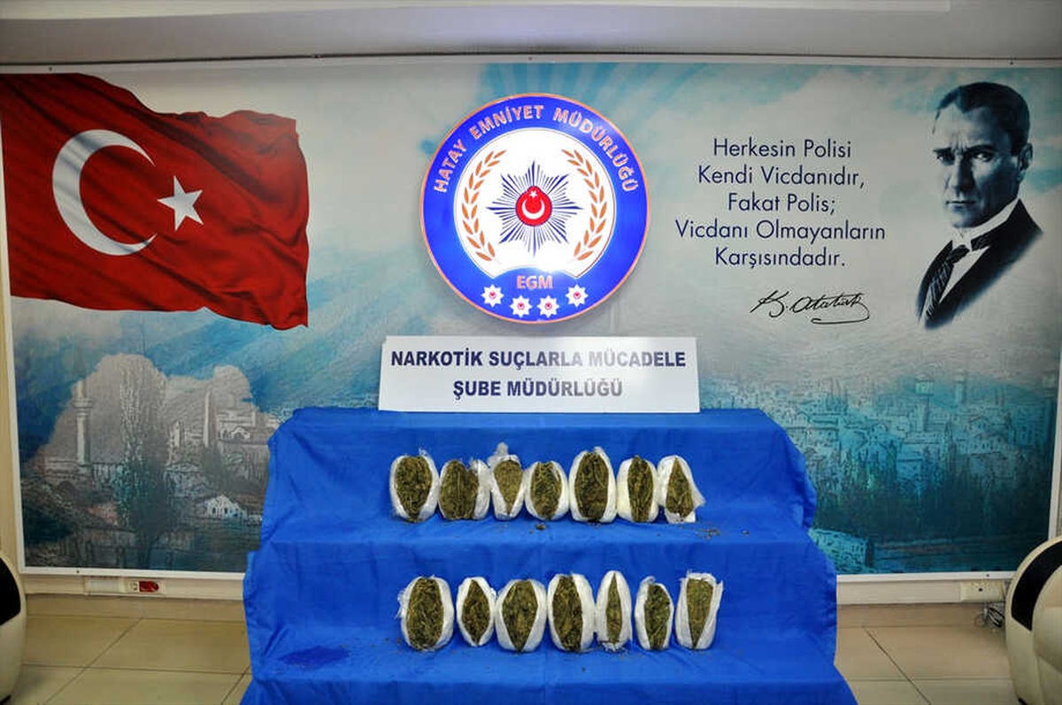 Uyuşturucuyu Otomobilin Yakıt Deposuna Sakladılar