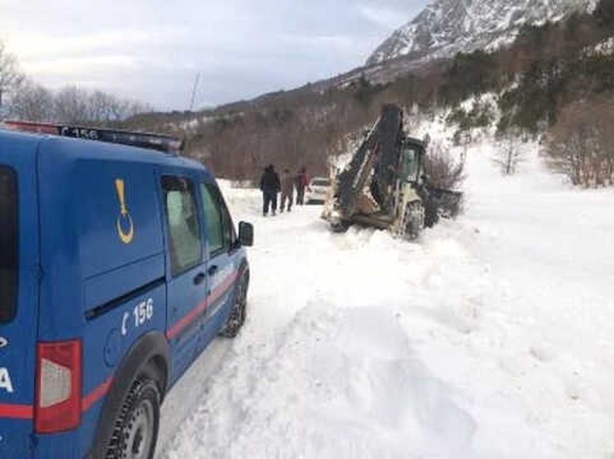 Yolu Kapanan Köydeki Solunum Cihazına Bağlı Hastaya Jeneratör Ulaştırdılar