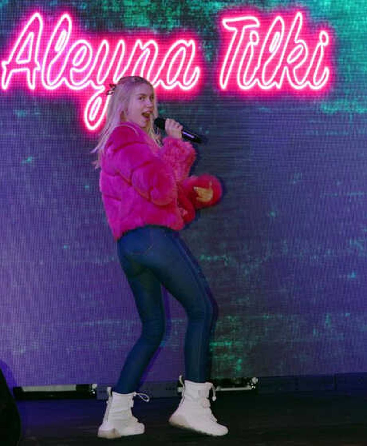 Aleyna Tilki, Erzurumlu Hayranlarını Çoşturdu