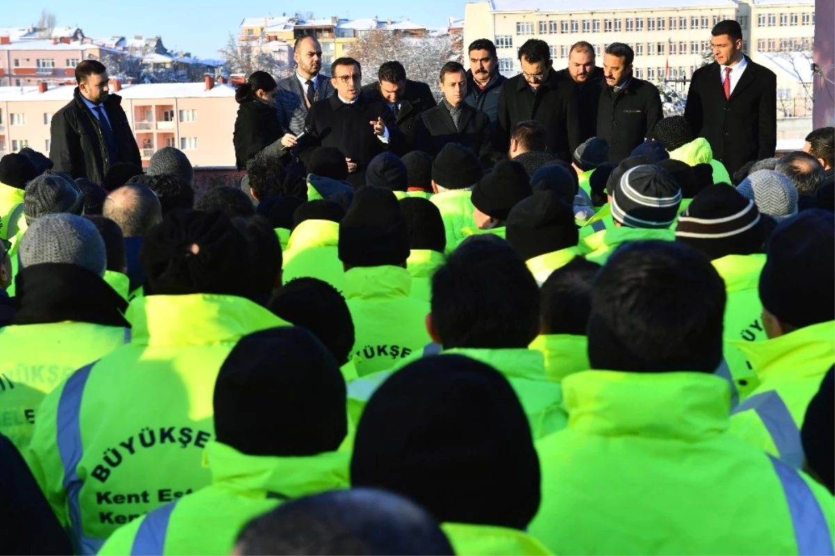 Ankara Büyükşehir Belediyesi Genel Sekreteri Tuzcuoğlu\'ndan Personele Ziyaret