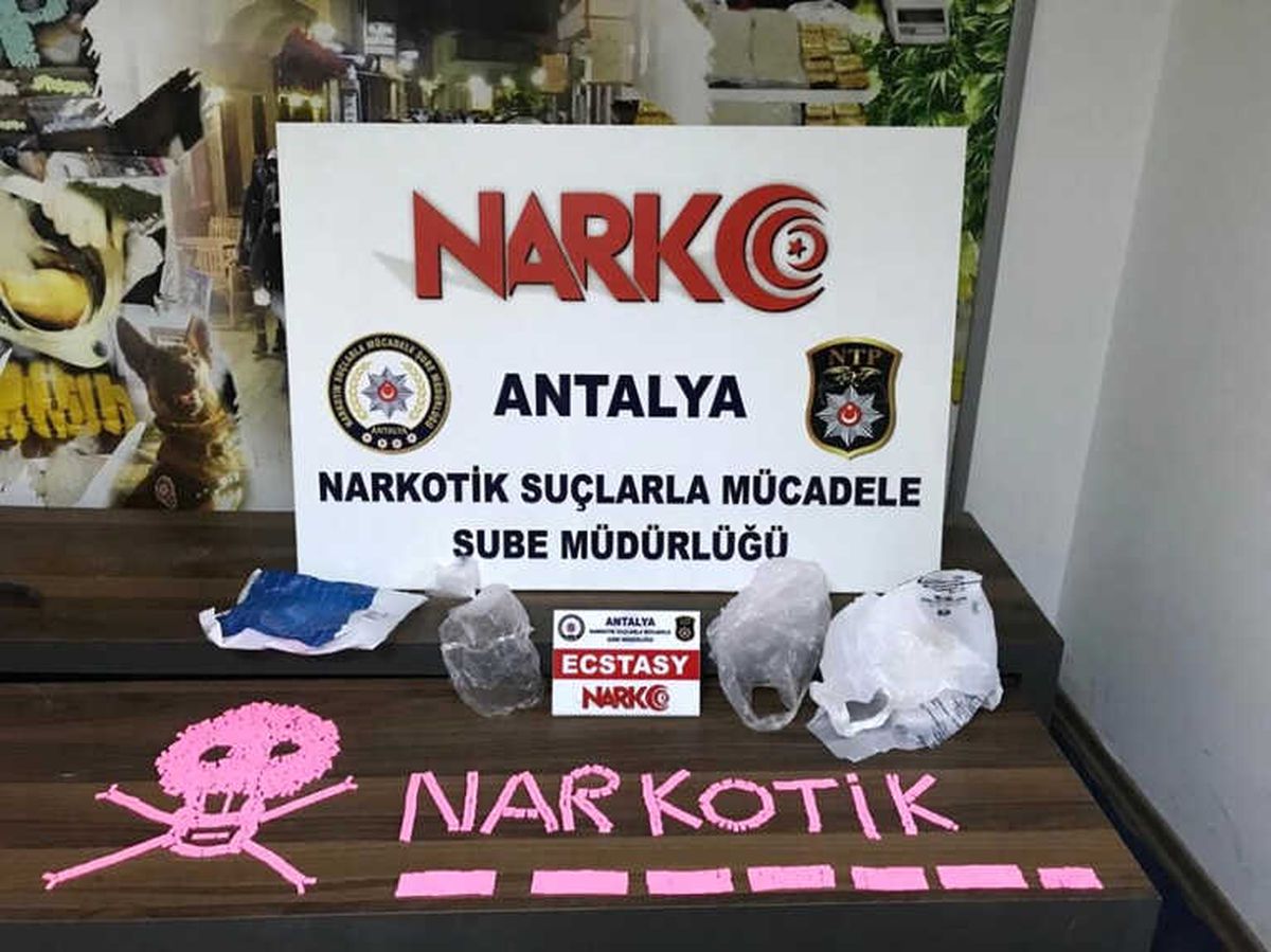 Antalya\'da 970 Adet Uyuşturucu Hap Ele Geçirildi