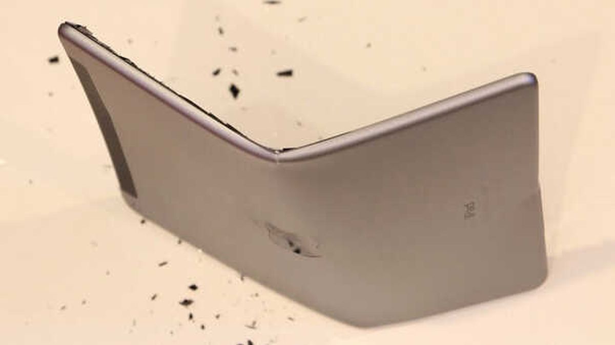 Apple\'ın Eski Pazarlama Müdürü, Bükülme Problemi Yüzünden İpad\'ini İade Etti