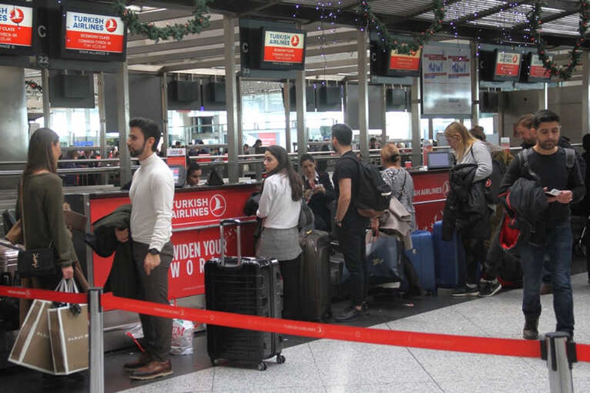 Atatürk Havalimanı\'nda Yılbaşı Öncesi Yoğunluk