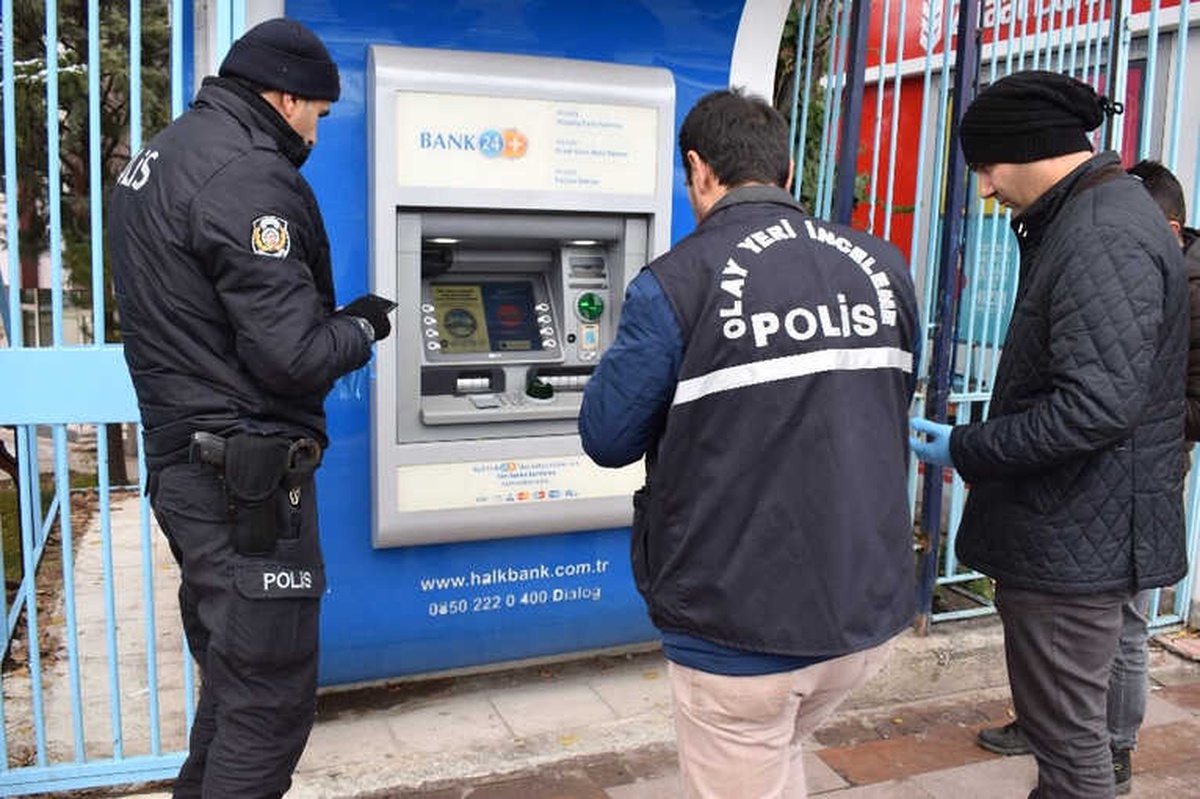 Atm\'ye Takılan Tuzağı Vatandaş Fark Etti