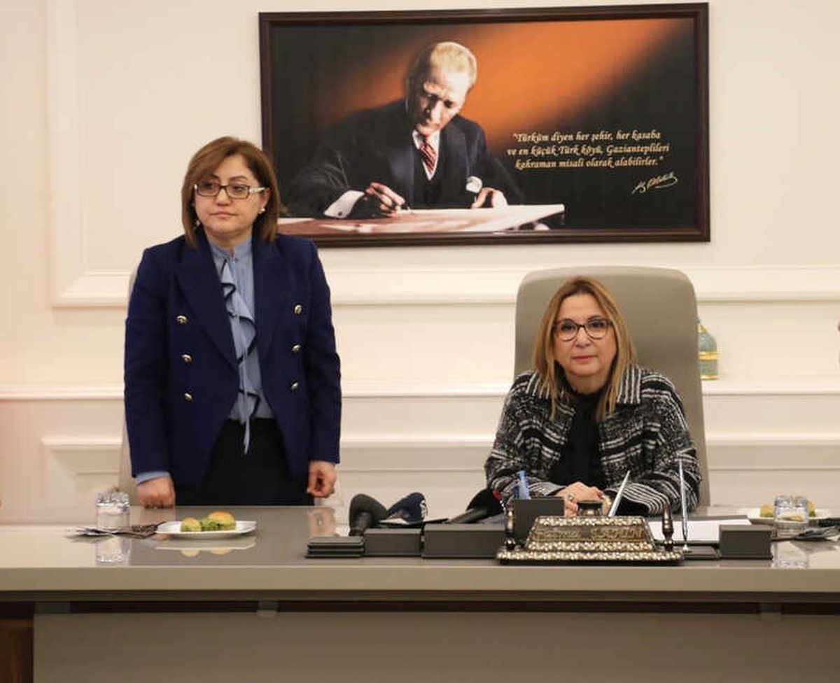 Bakan Pekcan\'dan Gaziantep Büyükşehir Belediyesine Ziyaret