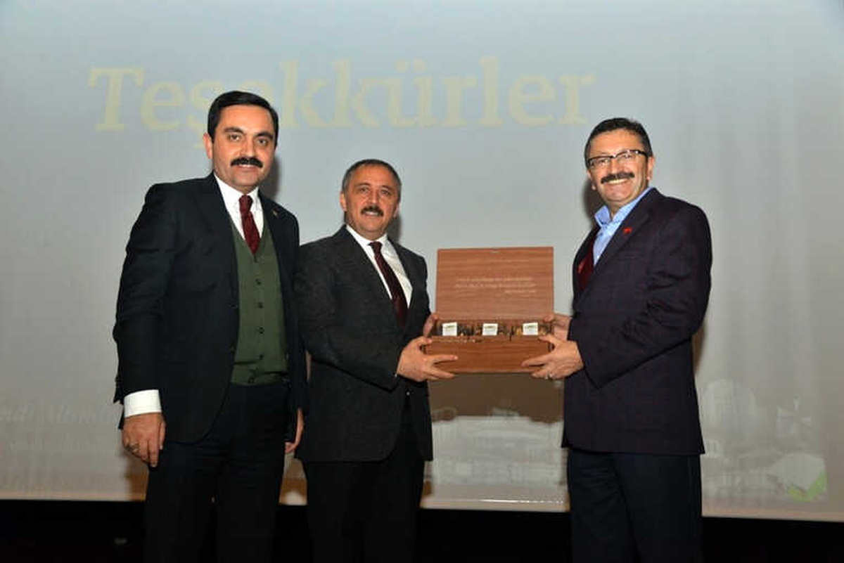 Başkan Tiryaki Siyaset Akademisi\'nde Deneyimlerini Anlattı