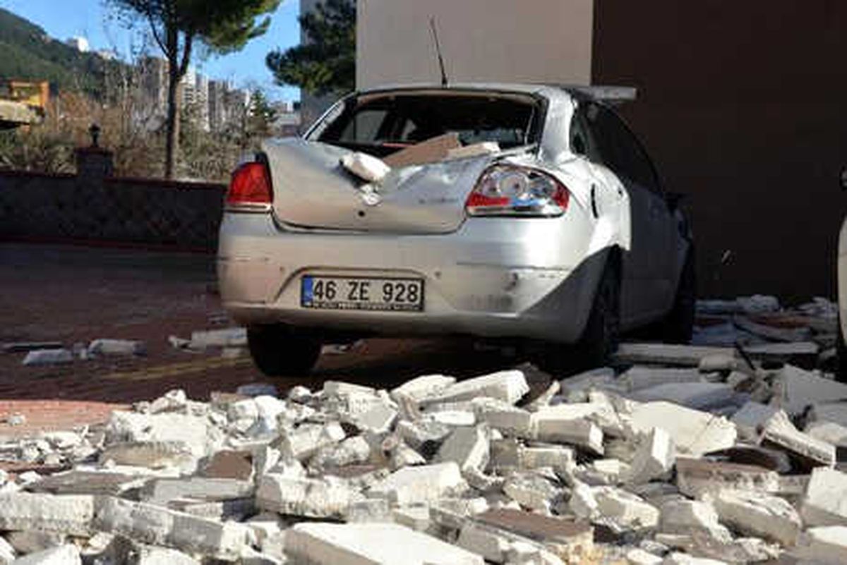 Binanın Dış Yalıtımı Otomobillerin Üzerine Düştü