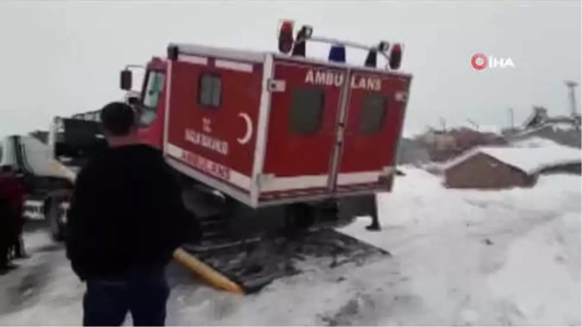 Bingöl\'de 3,5 Saatlik Nefes Kesen Kurtarma Operasyonu...biri Bebek 2 Hasta Paletli Ambulanslarla...