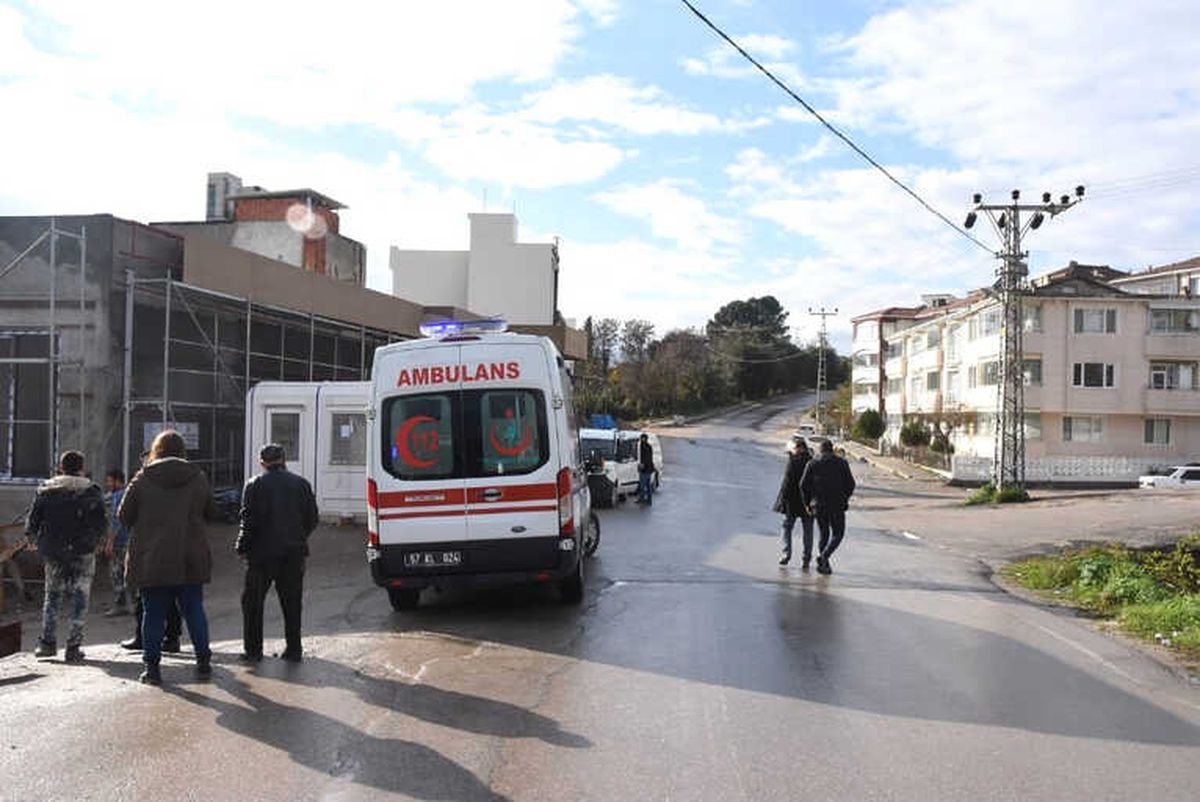 Bir Vatandaş İnşaat Halindeki Binanın 3. Katından Düşerek Yaralandı