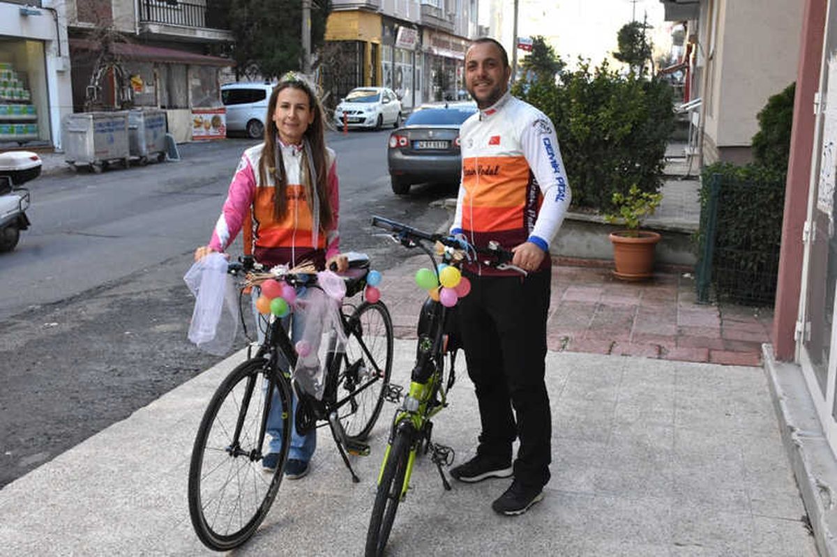 Bu da Bisikletli Düğün Konvoyu