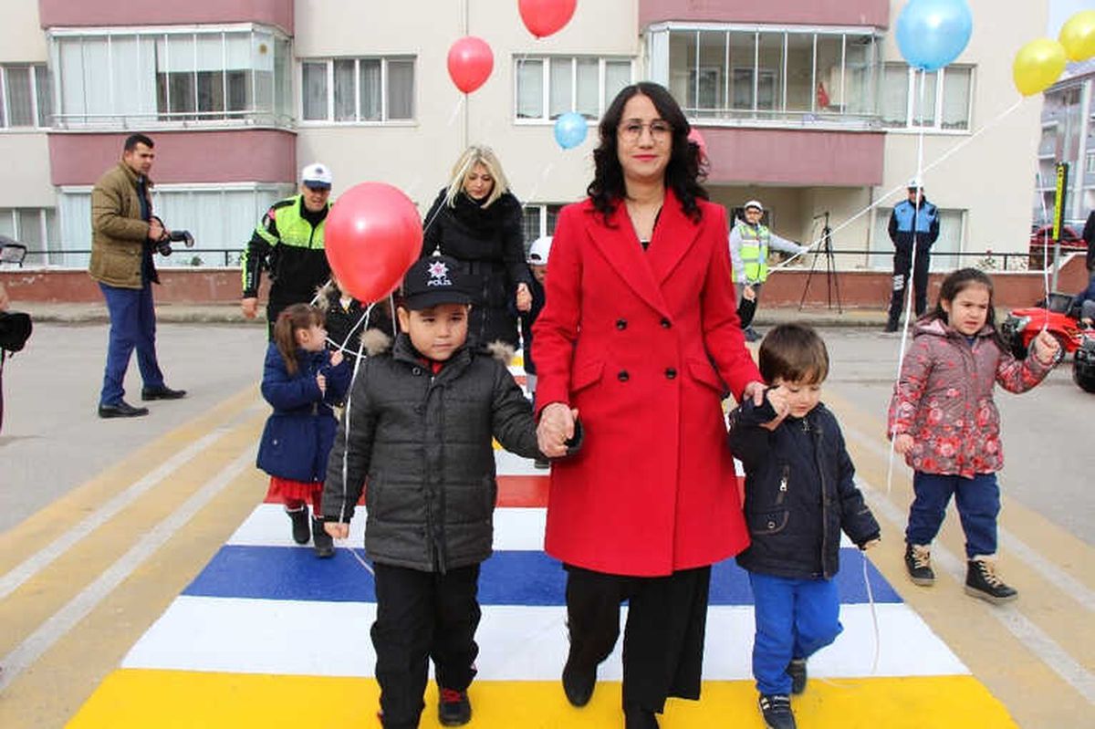 Bu Okul Geçidi Türkiye\'de İlk