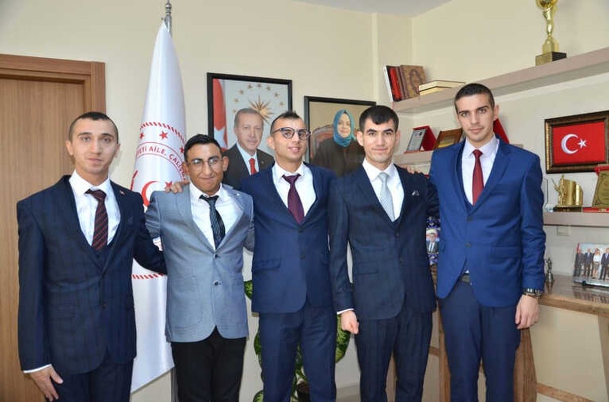 Devlet Rehabilitasyon Merkezindeki 5 Çocuğun Daha Elinden Tuttu