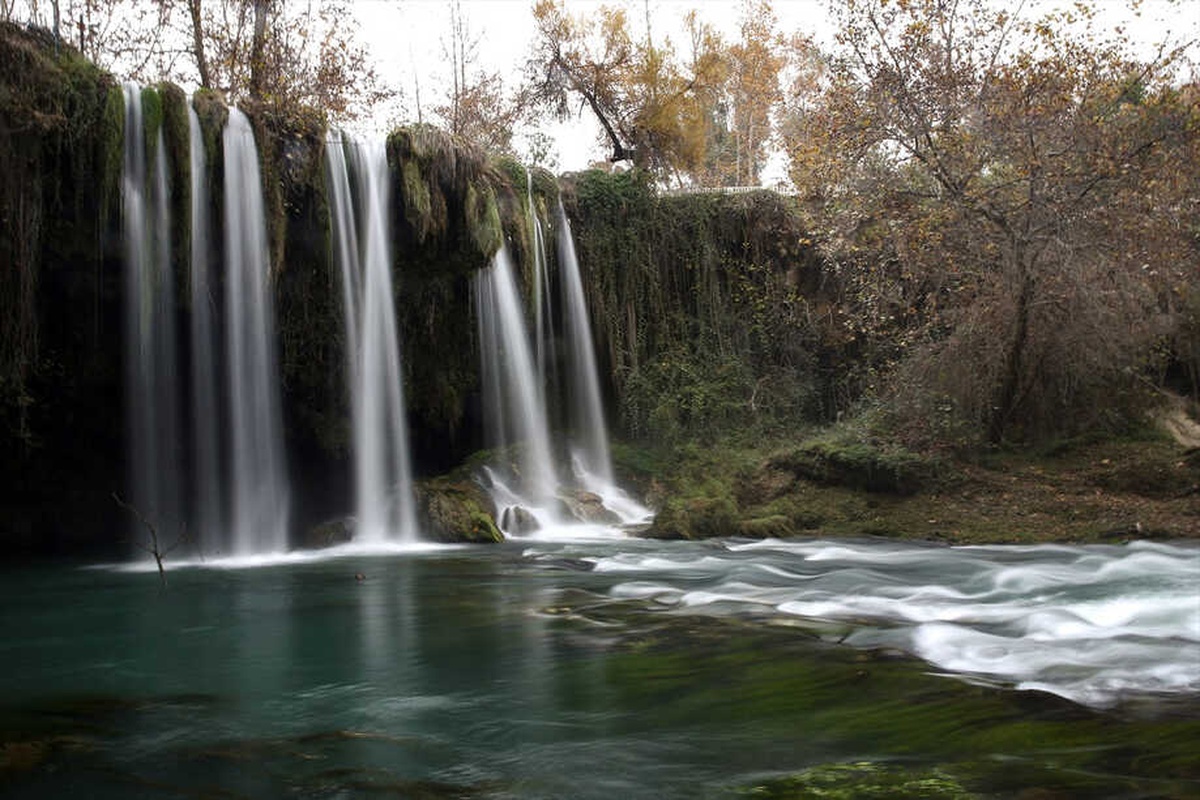 Düden Şelalesi Kışın da Turistlerin Gözdesi