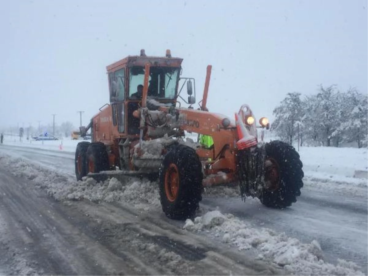 Elazığ\'da 332 Köy Yolu Kardan Kapandı