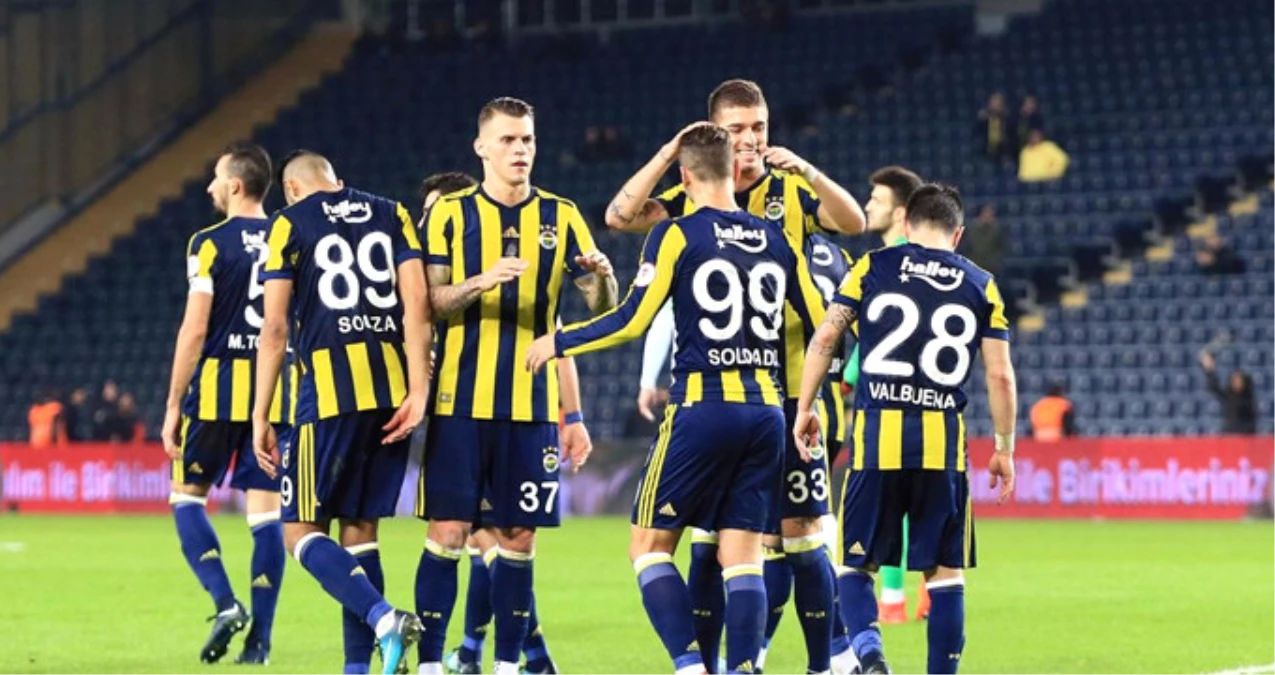 Fenerbahçe\'de 14 Futbolcunun Sözleşmesi Sona Erecek