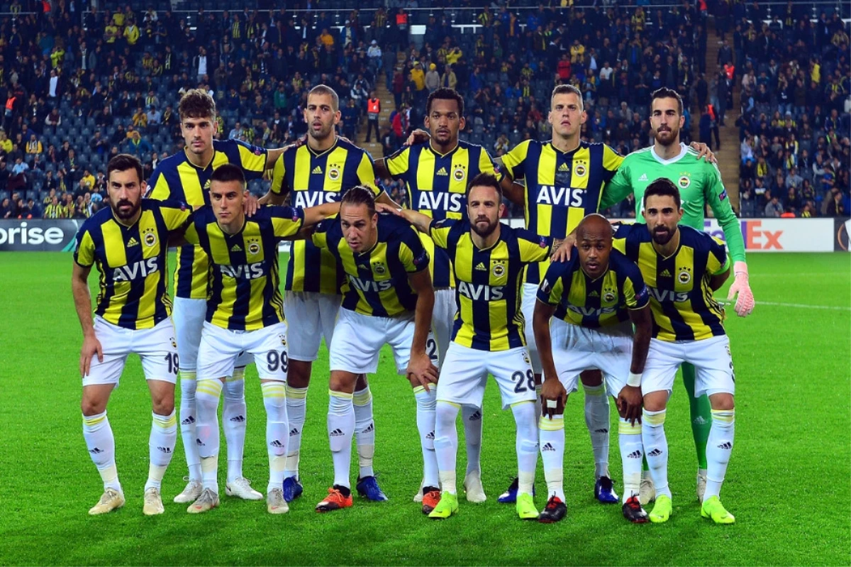 Fenerbahçe\'de 14 Futbolcunun Sözleşmesi Sona Eriyor