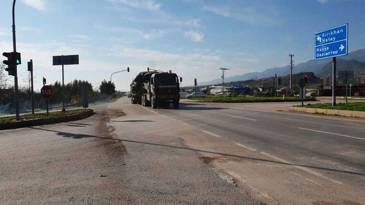 Hatay\'da Yoğun Tank Sevkiyatı