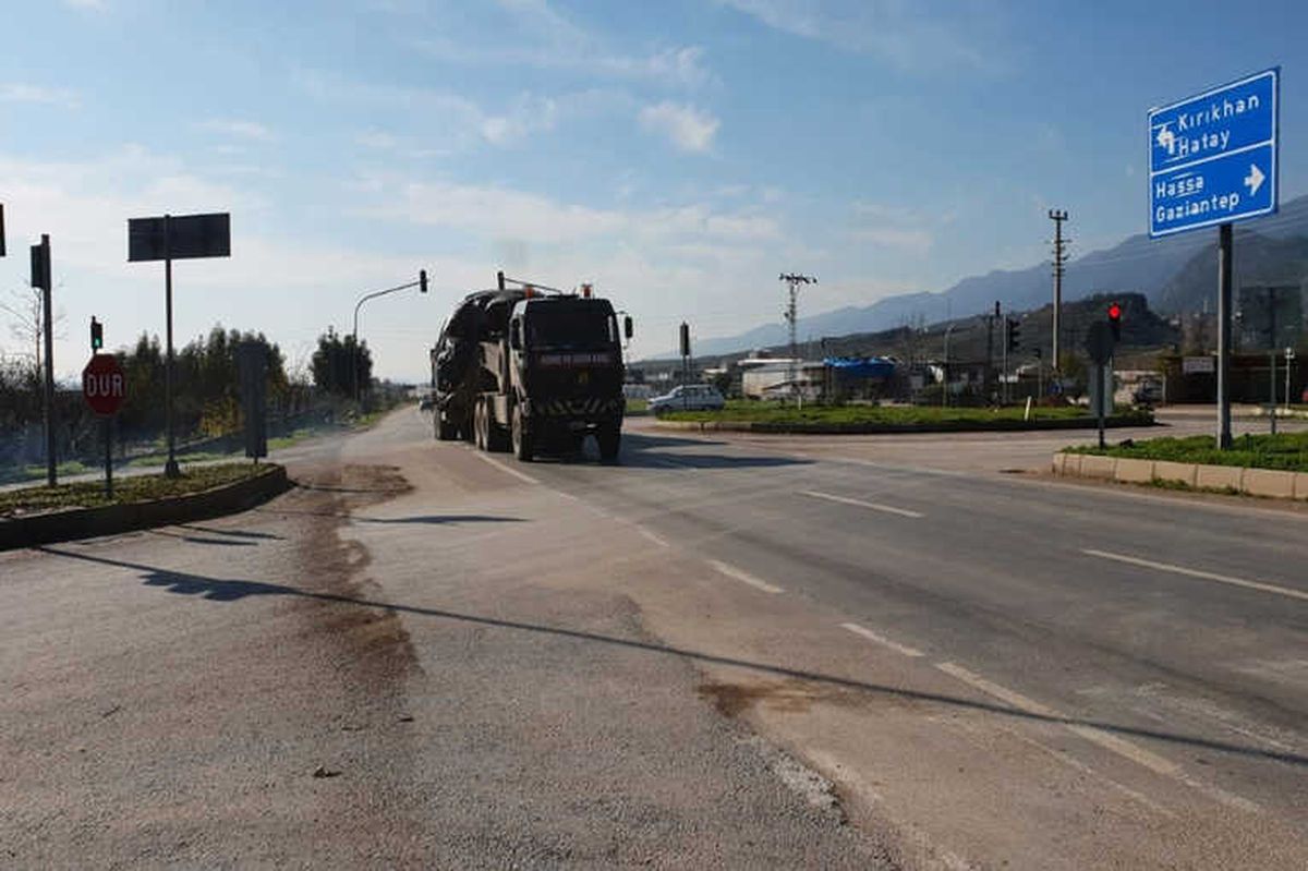 Hatay\'da Yoğun Tank Sevkiyatı