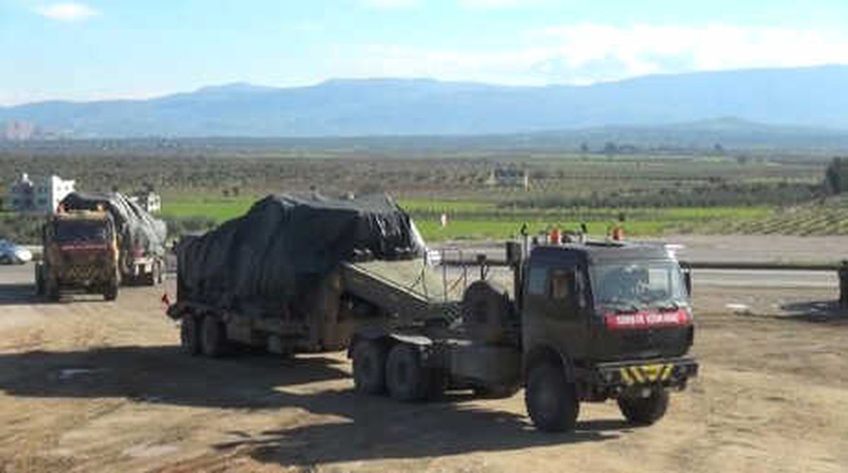 Hatay\'dan Suriye Sınırına Tank Sevkiyatı