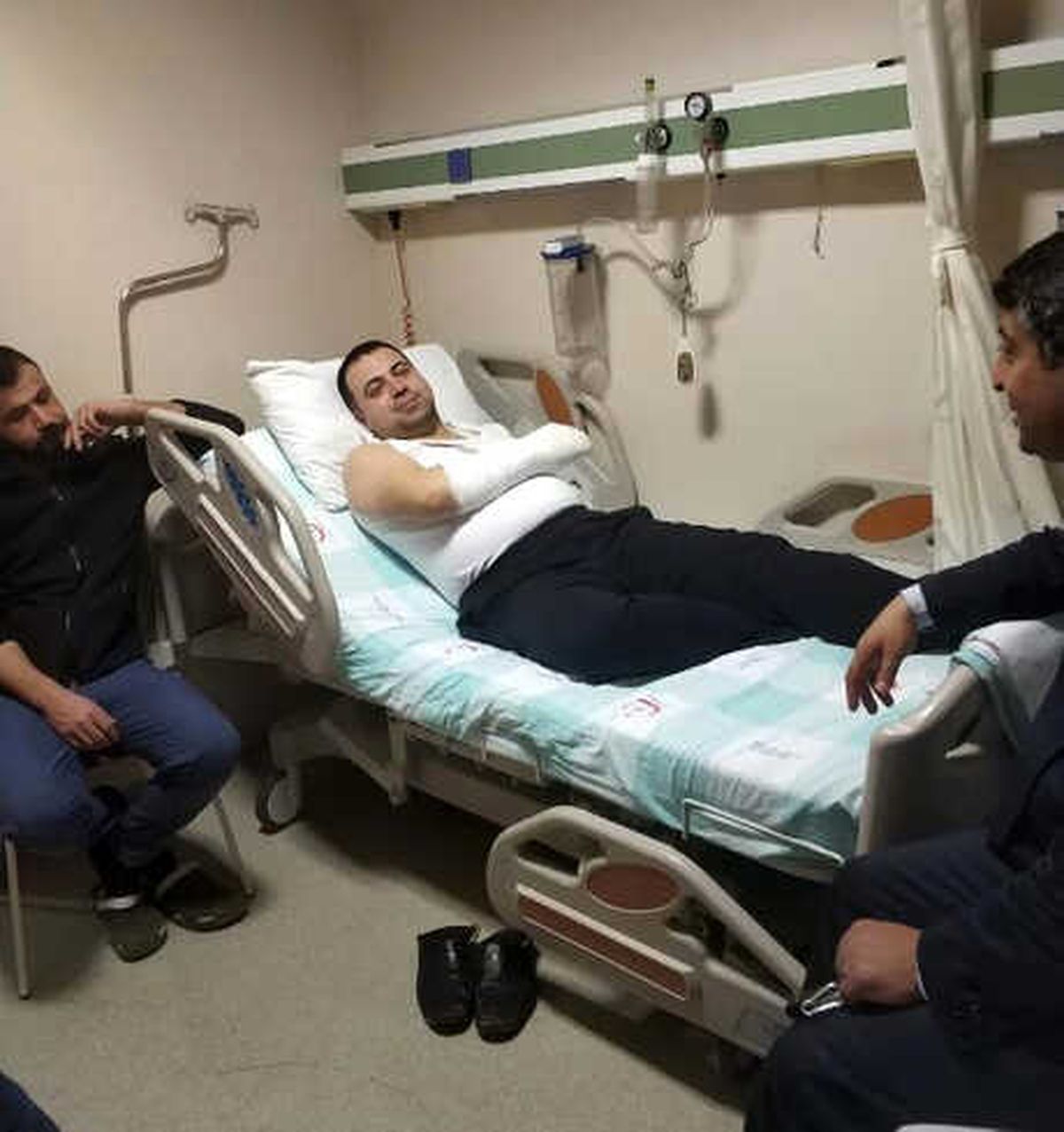 Hemşireyi Korumaya Çalışan Özel Güvenlik Görevlisini Darbettiler
