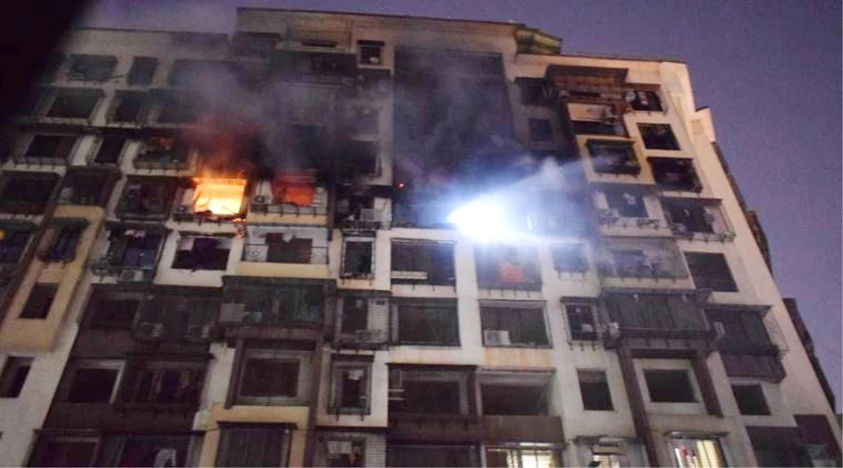 Hindistan\'da 15 Katlı Binada Yangın: 5 İtfaiyeci Öldü