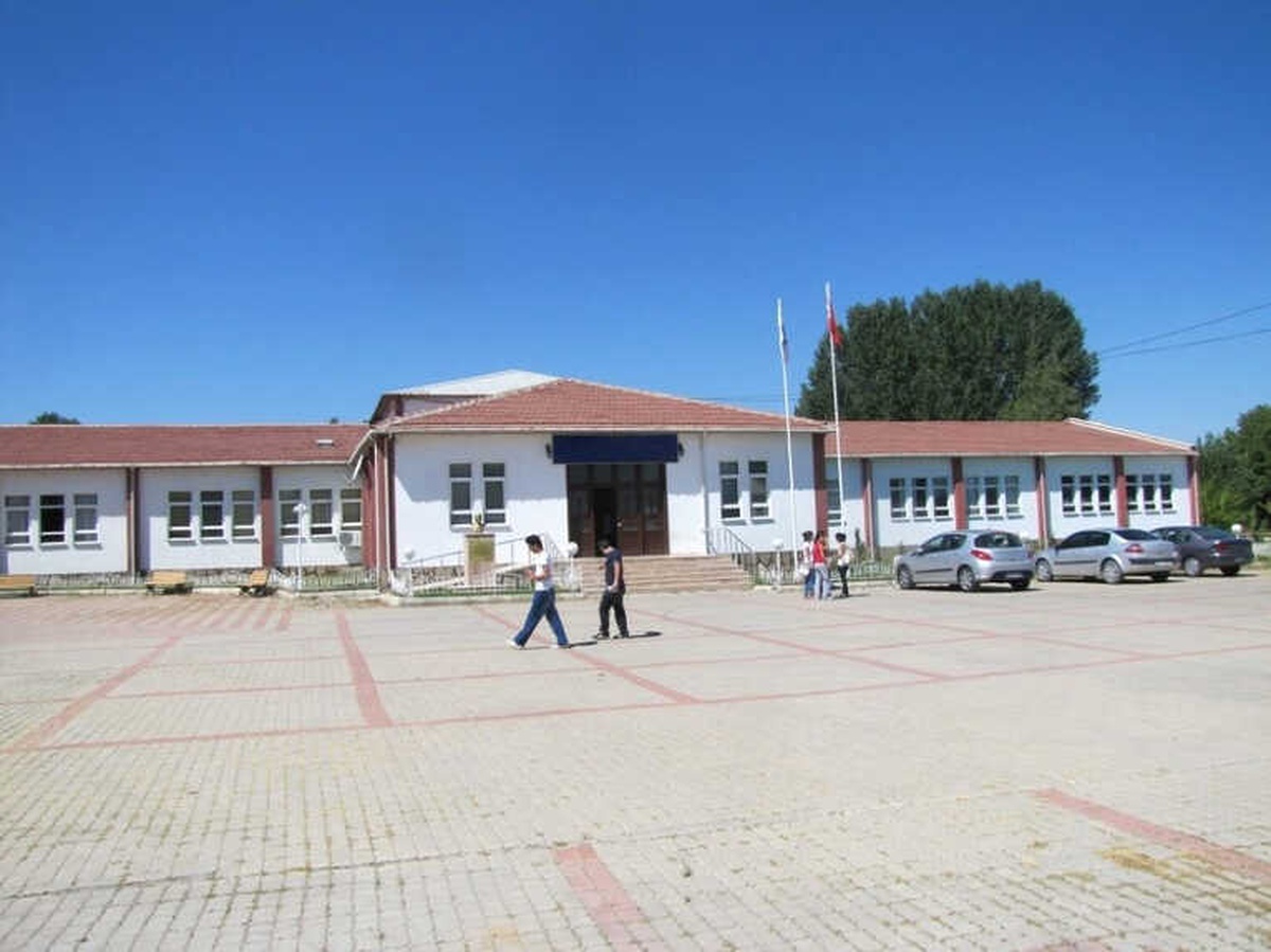 Hisarcık Myo\'ya İki Yeni Bölüm